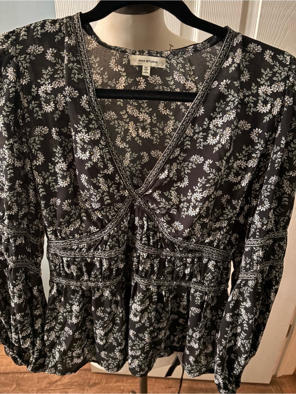 Max Studio Black and White Floral Long Sleeve Dress size Medium